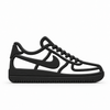 Zwarte 3D-geprinte Air Force 1 sneakerdecoratie op witte achtergrond