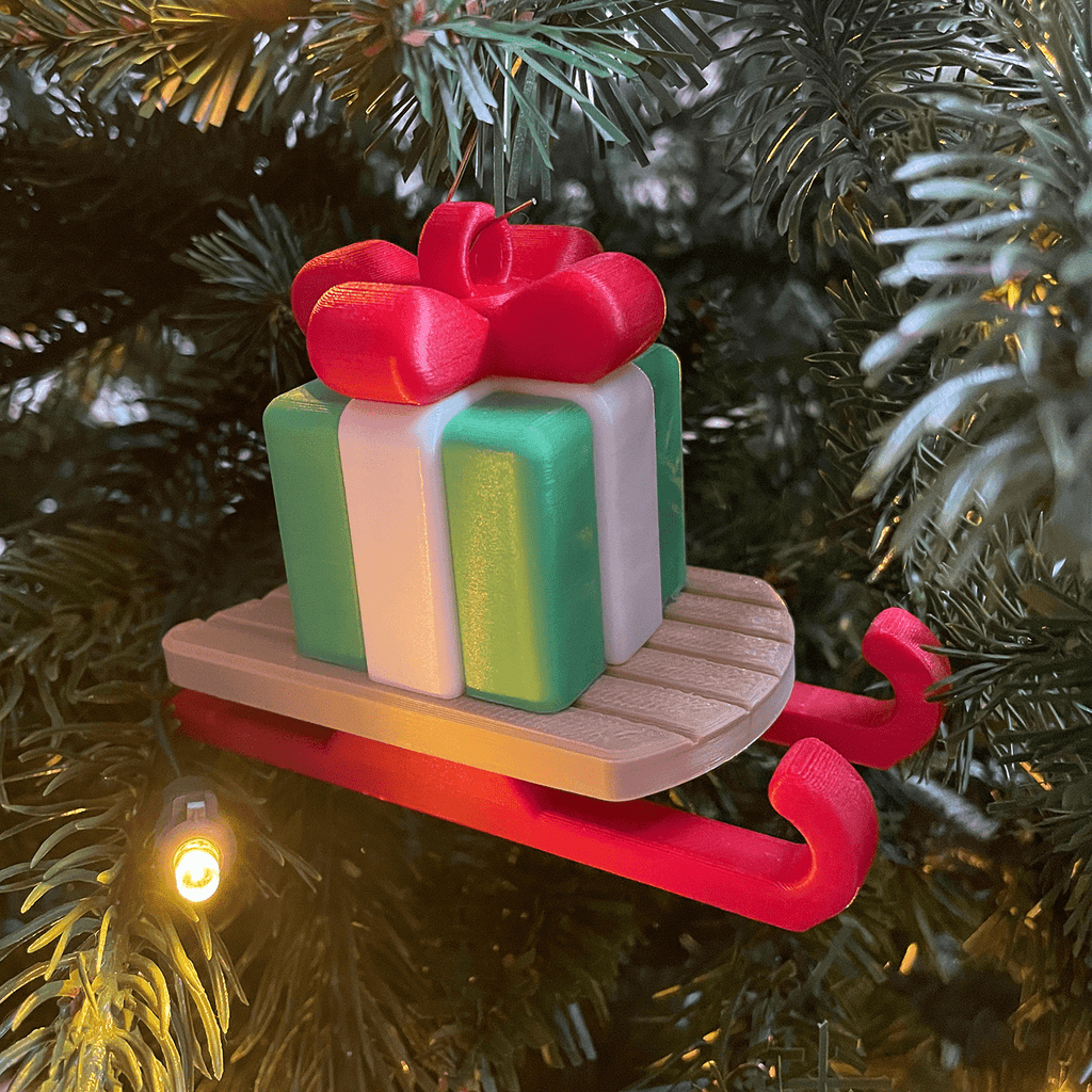 Decoratief cadeau - ornament op slee (grote versie) - 3dbende