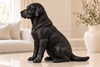 labrador hondenbeeldje in PLA Galaxy Black zonder voetstuk – zijaanzicht in interieur