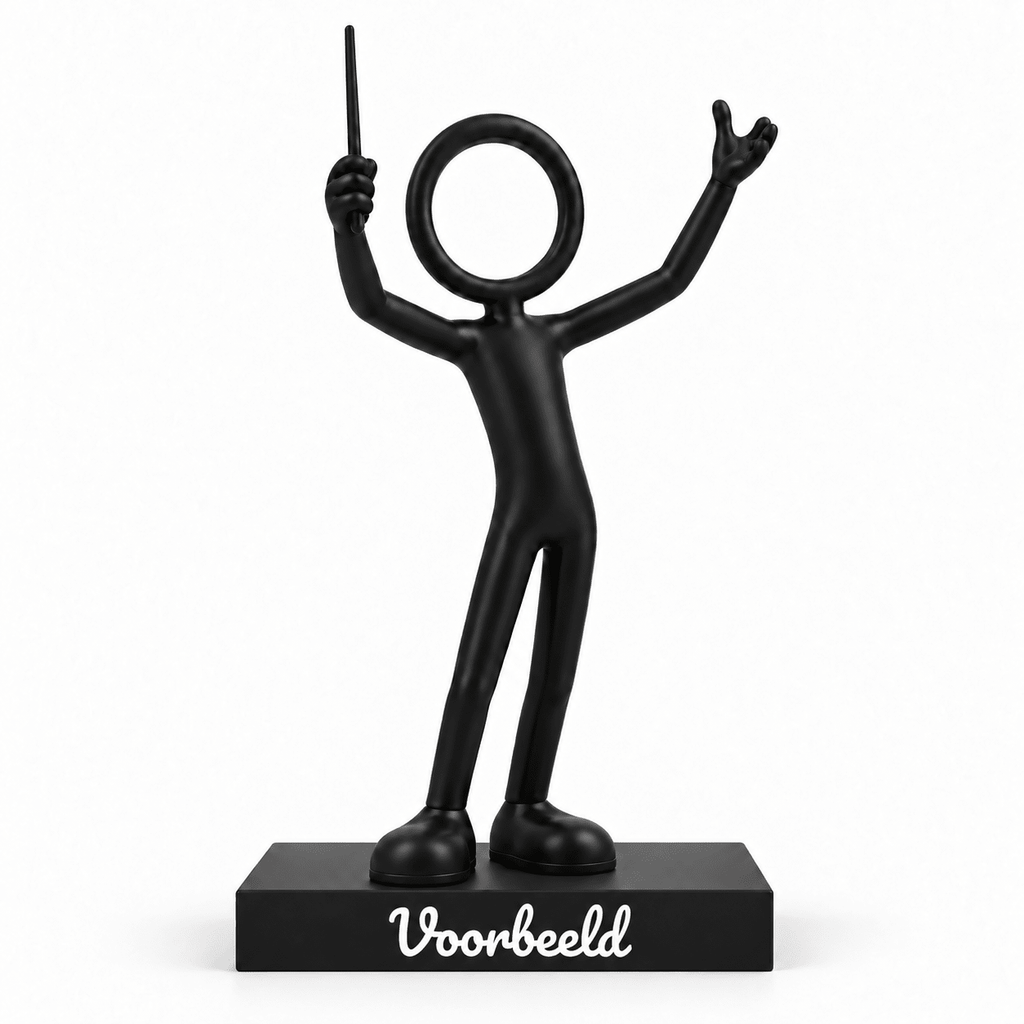 Stickyman dirigent met 2 cm hoog voetstuk en persoonlijke witte tekst in Pacifico