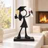 Stickyman Geslaagd Vrouw als afstudeercadeau in een warm interieur