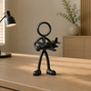 Stickyman modelbouwer met modelvliegtuig in een moderne hobbykamer