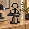 Stickyman muziekproducer in warm interieur