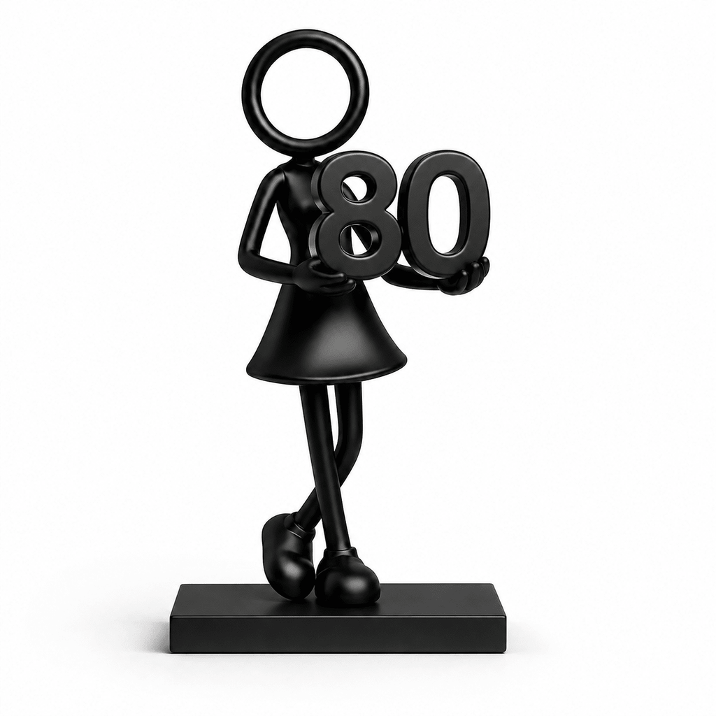 Stickyman vrouw 80 jaar met zwart voetstuk van 1 cm