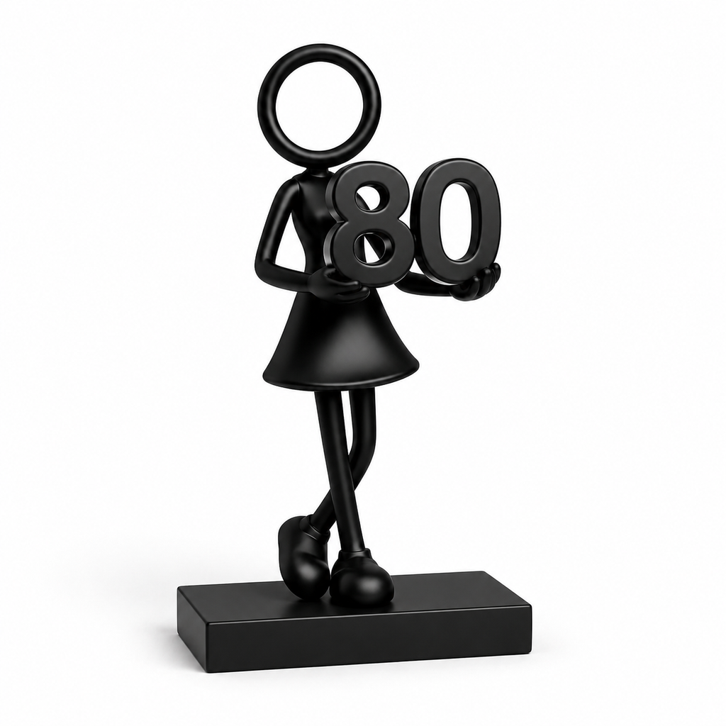 Stickyman vrouw 80 jaar met zwart voetstuk van 2 cm